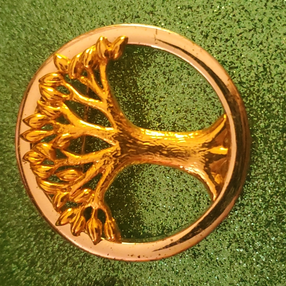 Vintage tree pin